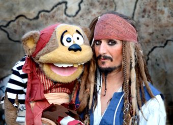 Maynard the Talking Monkey, cheek to cheek with Capt'n Jack Spareribs.